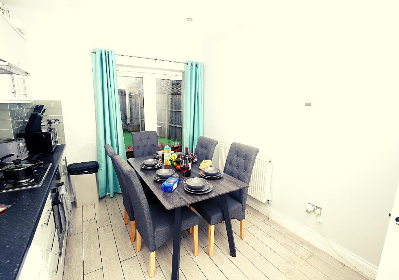 3-Bed House With Parking Near London O2 Lägenhet Exteriör bild